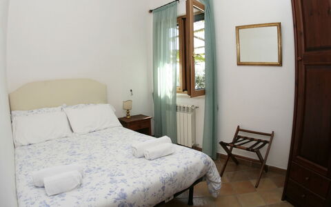Villa Sant'Agata: Bois, Sol, Design Intérieur, Sol, Meubles, Pièce, Porte, Lit, Chambre, Tache De Bois
