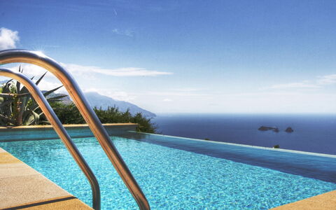Villa Sant'Agata: Bleu, L'Eau, Plan D'Eau, Piscine, Mer, Recours, Cotiers Et Relief Océaniques, Loisir, Océan, Mobilier De Jardin
