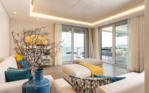 Villa del Faro: Design Intérieur, Meubles, Sol, Bois, Sol, Plafond, Appartement, Éclairage, Canapé, Salon