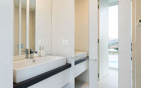 Villa Contemporanea: Design Intérieur, Sol, Mur, Sol, Luminaire Plomberie, Salle De Bains, Bois, Plafond, Domicile, Robinet