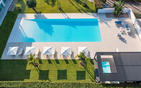 Villa Contemporanea: Piscine, Bleu, Recours, Loisir, Mobilier De Jardin, Composite, Eco Hôtel, Hôtel, Centre De Loisirs, Balancelle