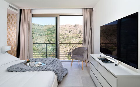 Villa Alcantara: Meubles, Design Intérieur, Sol, Sol, Textile, Lit, Pièce, Domicile, Chambre, Plafond