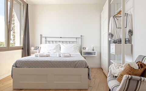 Vistamare: Meubles, Lit, Literie, Design Intérieur, Chambre, Drap De Lit, Sol, Sol, Mur, Pièce