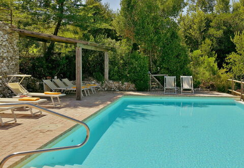 Villa Ginevra: Piscine, Mobilier De Jardin, Meubles, Recours, Composite, Eco Hôtel, Ombre, Chaise, Balancelle, Thermes