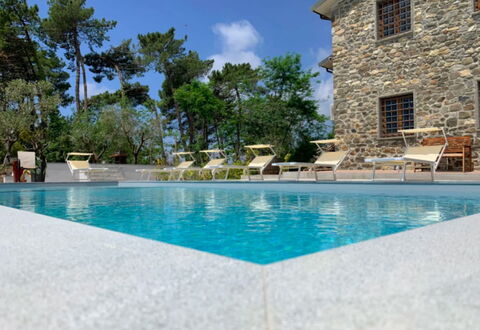 Villa Sarzana: Bleu, Piscine, Recours, Composite, Eco Hôtel, Biens, Caractéristique De L'Eau, Ombre, Villa, Tuile