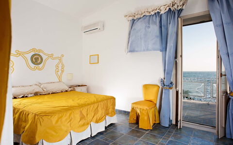 Villa Teresa: Bleu, Chambre, Mer, Recours, Literie, Linge, Drap De Lit, Hôtel, Océan, Lit