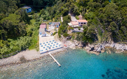 Villa Marciana: Recours, Côte, Cotiers Et Relief Océaniques, Piscine, Rive, Attraction Touristique, Mer, Eco Hôtel, Station Balnéaire, Loisir