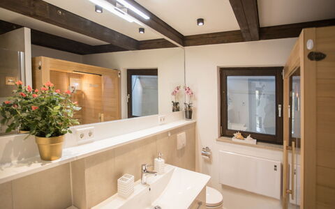 Waldblick: Design Intérieur, Luminaire Plomberie, Sol, Bois, Évier, Plafond, Lavabo, Salle De Bains, Sol, Robinet