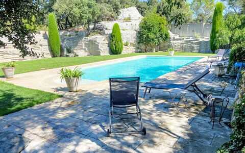 Mas du Castelet: Piscine, Bleu, Mobilier De Jardin, Ombre, Jardin, Dalle, Recours, Loisir, Aménagement Paysager, Arrière-Cour