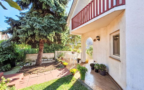 Bonika: Arbuste, Zone Résidentielle, Maison, Domicile, Jardin, Porte, Cour, Aménagement Paysager, Biens, Pelouse