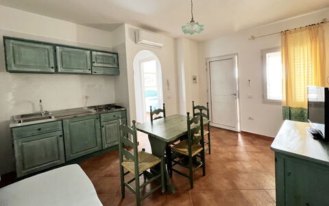 Apartments In Golfo Orosei: Meubles, Design Intérieur, Sol, Sol, Comptoir, Plafond, Cuisine, Pièce, Table, Éclairage