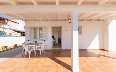 Apartments In Golfo Orosei: Sol, Sol, Porte, Domicile, Porche, Tache De Bois, Ombre, Dur, Balcon, Plate-Forme