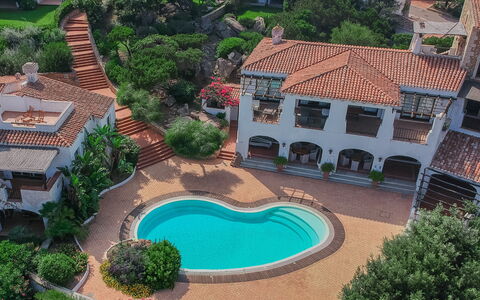 Porto Cervo Apartments Wifi And Ac: Zone Résidentielle, Recours, Biens, Hacienda, Piscine, Jardin, Villa, Aménagement Paysager, Manoir, Cour