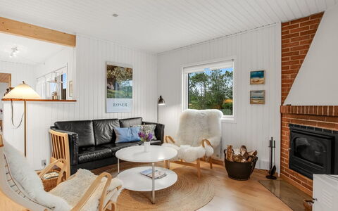 Cate - 900M from the Sea: Design Intérieur, Bois, Sol, Plafond, Sol, Salon, Domicile, Parquet, Meubles, Canapé
