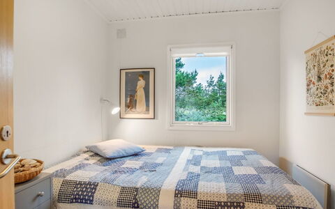 Cate - 900M from the Sea: Mur, Chambre, Bois, Design Intérieur, Lit, Plafond, Sol, Sol, Drap De Lit, Literie