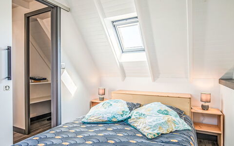 Ti Bihan: Chambre, Lit, Design Intérieur, Bois, Sol, Meubles, Drap De Lit, Plafond, Sol, Linge
