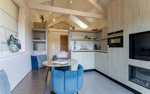 Residence Domburgse Duinen: Design Intérieur, Bois, Sol, Sol, Plafond, Meubles, Pièce, Comptoir, Cuisine, Salon