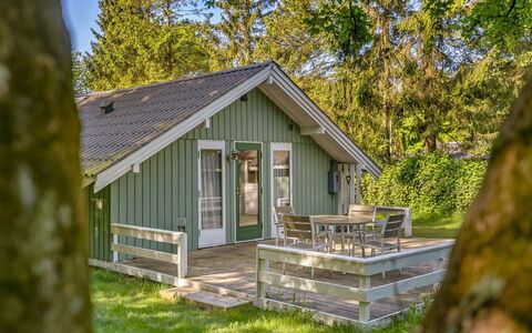 Ung - 30Km from the Sea: Domicile, Chalet, Porche, Dur, Siding, Plate-Forme, Ombre, Planche, Biens, Batiments Jardin