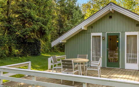 Ung - 30Km from the Sea: Domicile, Chalet, Porche, Dur, Siding, Plate-Forme, Ombre, Planche, Biens, Batiments Jardin