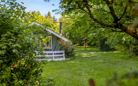 Ung - 30Km from the Sea: Domicile, Chalet, Porche, Dur, Siding, Plate-Forme, Ombre, Planche, Biens, Batiments Jardin