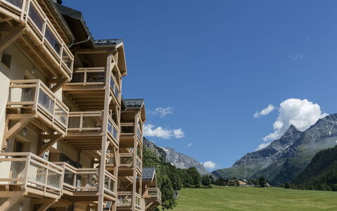 Peisey-Nancroix 101: Architecture, Appartement, Domicile, Balcon, Condominium, Hôtel, Village De Montagne, Lumber, Villa