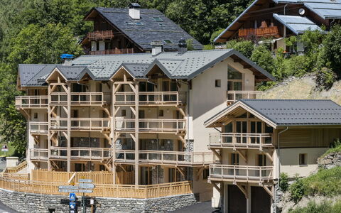 Peisey-Nancroix 101: Domicile, Appartement, Balcon, Lumber, Porche, Village De Montagne, Cabane En Rondins, Hôtel