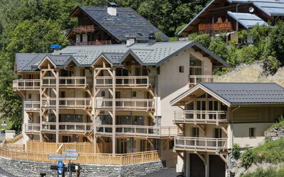 Peisey-Nancroix 101: Domicile, Appartement, Balcon, Lumber, Porche, Village De Montagne, Cabane En Rondins, Hôtel