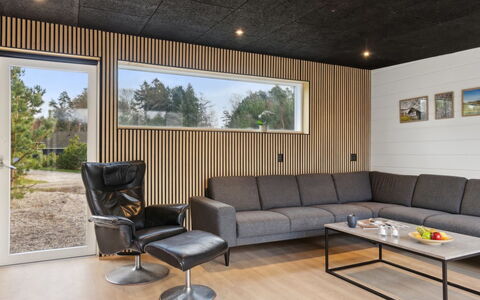 Danske - 6.8Km from the Sea: Design Intérieur, Mur, Sol, Bois, Plafond, Sol, Meubles, Canapé, Salon, Éclairage