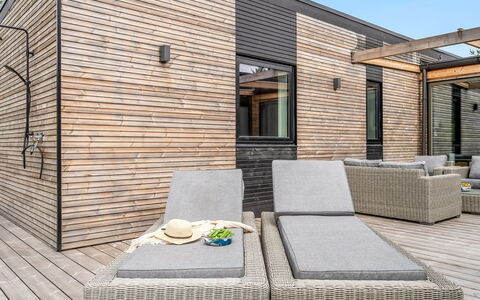 Danske - 6.8Km from the Sea: Bois, Dur, Parquet, Plate-Forme, Mobilier De Jardin, Planche, Composite, Sol, Tache De Bois, Porche