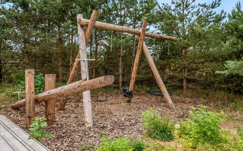 Danske - 6.8Km from the Sea: Bois, Branche, Tronc, Des Bois, Équipement Extérieur Play, Piste