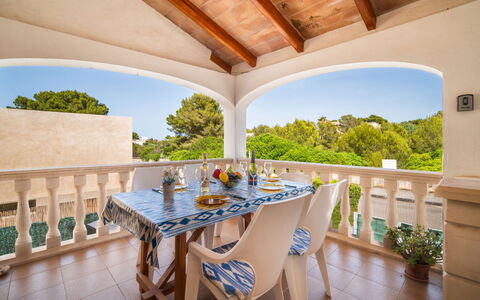De Vacances: Meubles, Mobilier De Jardin, Chaise, Porche, Recours, Balcon, Tableau De Plein Air, Ombre, Table Cuisine Et Salle A Manger, Tache De Bois