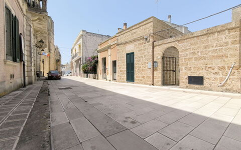 Morciano di Leuca 1: Surface De La Route, Sol, Rue, Route, Trottoir, Béton, Dalle, Pavé, Passerelle, Ruelle