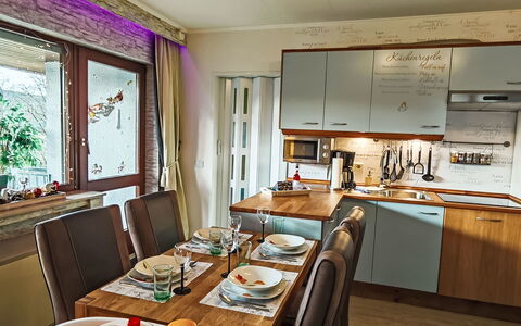 Ruhrtalblick: Meubles, Design Intérieur, Sol, Cuisine, Sol, Bois, Comptoir, Pièce, Plafond, Chaise