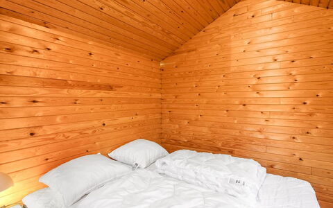 Ingert - 1Km from the Sea: Bois, Plafond, Chambre, Tache De Bois, Lit, Cabane En Rondins, Pièce, Dur, Literie, Planche