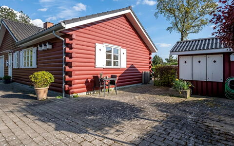 Ingert - 1Km from the Sea: Sol, Mur, Sol, Design Intérieur, Bois, Plafond, Parquet, Éclairage, Meubles, Revêtement De Sol Stratifié