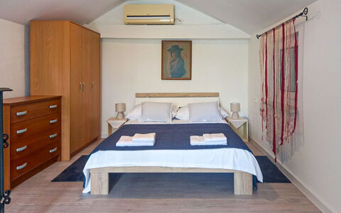 Aballon: Meubles, Lit, Design Intérieur, Sol, Chambre, Sol, Bois, Pièce, Drap De Lit, Literie