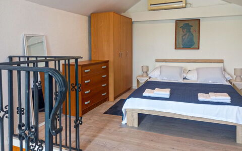 Aballon: Meubles, Sol, Design Intérieur, Sol, Lit, Bois, Chambre, Pièce, Plafond, Appartement