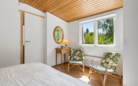 Sylvie - 400M from the Sea: Design Intérieur, Mur, Meubles, Sol, Sol, Chambre, Bois, Lit, Plafond, Pièce