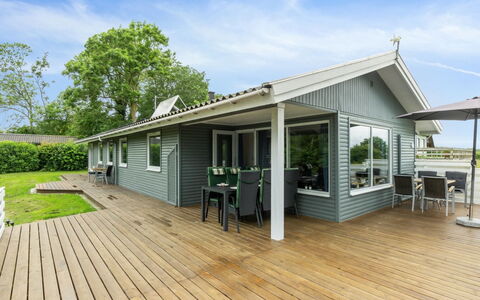 Blomma - 300M from the Sea: Toit, Maison, Domicile, Chalet, Siding, Biens, Allée, Batiments Jardin, Cour, Cabanon