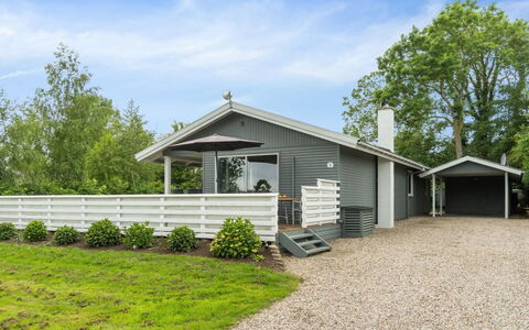 Blomma - 300M from the Sea: Toit, Maison, Domicile, Chalet, Siding, Biens, Allée, Batiments Jardin, Cour, Cabanon