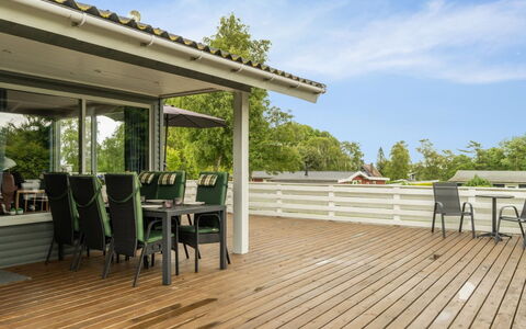 Blomma - 300M from the Sea: Toit, Maison, Domicile, Chalet, Siding, Biens, Allée, Batiments Jardin, Cour, Cabanon