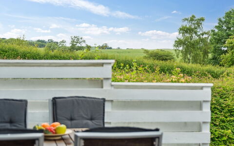 Blomma - 300M from the Sea: Toit, Maison, Domicile, Chalet, Siding, Biens, Allée, Batiments Jardin, Cour, Cabanon