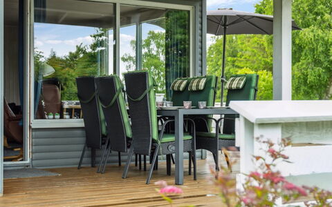 Blomma - 300M from the Sea: Toit, Maison, Domicile, Chalet, Siding, Biens, Allée, Batiments Jardin, Cour, Cabanon