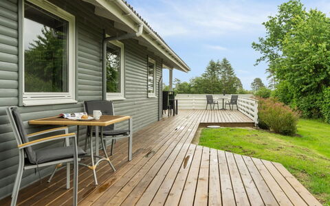 Blomma - 300M from the Sea: Toit, Maison, Domicile, Chalet, Siding, Biens, Allée, Batiments Jardin, Cour, Cabanon