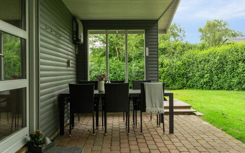 Blomma - 300M from the Sea: Toit, Maison, Domicile, Chalet, Siding, Biens, Allée, Batiments Jardin, Cour, Cabanon