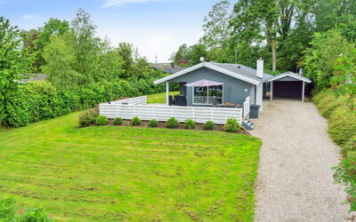 Blomma - 300M from the Sea
