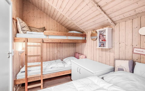 Kuisma - 1.1Km to the Fjord: Bois, Chambre, Domicile, Lit, Maison, Meubles, Literie, Chalet, Drap De Lit, Porte