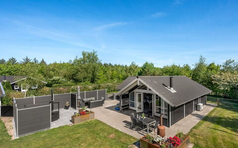 Kuisma - 1.1Km to the Fjord: Toit, Domicile, Maison, Zone Résidentielle, Chalet, Biens, Siding, Banlieue, Aménagement Paysager, Batiments Jardin