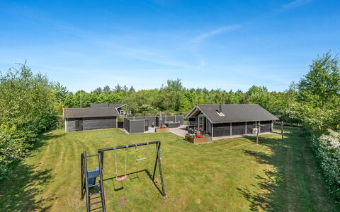 Kuisma - 1.1Km to the Fjord: Maison, Domicile, Lot Terre, Toit, Zone Rurale, Chalet, Biens, Pelouse, Aménagement Paysager, Cour