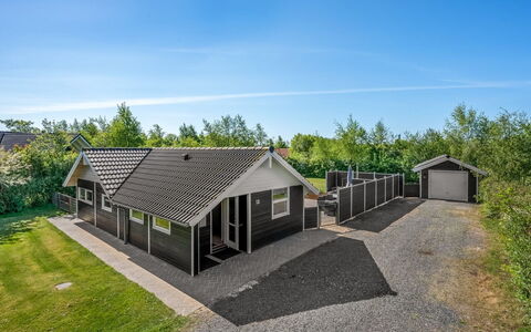 Kuisma - 1.1Km to the Fjord: Toit, Domicile, Maison, Siding, Chalet, Biens, Allée, Cour, Conception, Batiments Jardin